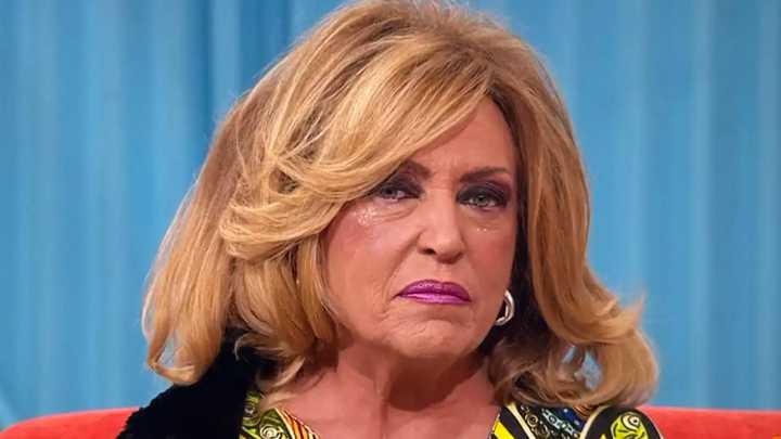 Lydia Lozano se viene abajo en plena calle por su marido Charly: "Lo está pasando mal, ha sido una cosa grave"