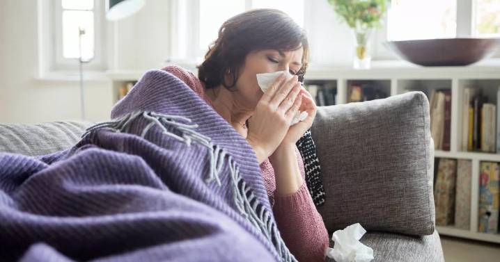 How to tell difference between covid, flu, RSV and common cold winter 2025