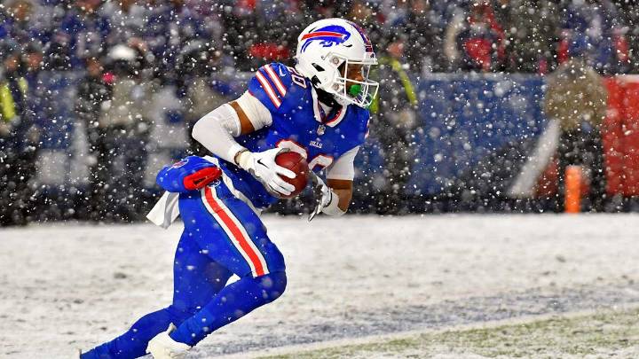 Chargers sign former Colts RB after Omarion Hampton injury