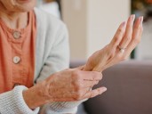 Osteoporosis: cómo invertir en "capital óseo" y el alerta de las fracturas centinela