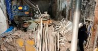 Los perros de la Policía localizan entre los escombros a las víctimas del derrumbe en Madrid