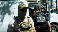 Desafían a Trump: policías de California podrían arrestar a agentes enmascarados de ICE