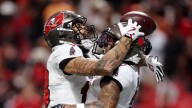 Mike Evans enciende las alarmas por lesión en en el hombro en el juego entre Buccaneers y Lions