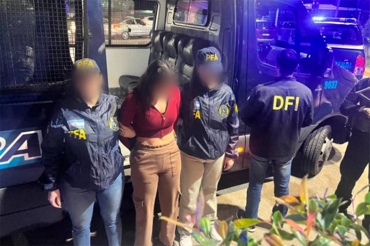 Video: así deportaban a la joven boliviana detenida por la avioneta con cocaína en Entre Ríos