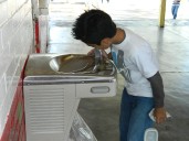En 86.1% de escuelas no hay bebederos de agua
