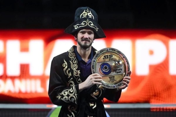 Daniil Medvedev pone fin a 882 días de sequía sin título