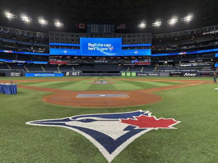 Rogers Centre will let sun shine in as Jays take on Yankees