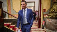 Gobierno a manotazos, seguro de no caer