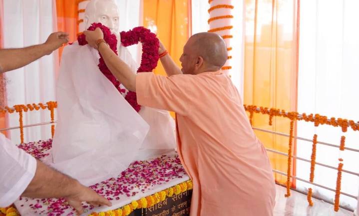 CM Yogi participates in the Prabuddhjan Samvad Sangam program at Siddhpeeth Shri Hathiaram Math