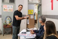 Julián Álvarez votó en Lanús y destacó la normalidad de la jornada electoral