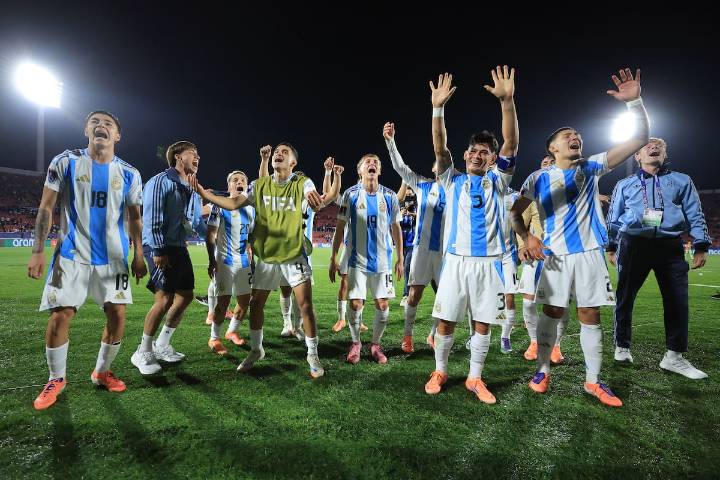 “Vamos los pibes”: prensa de Argentina celebra el paso de su selección a la final del Mundial Sub 20 en Chile