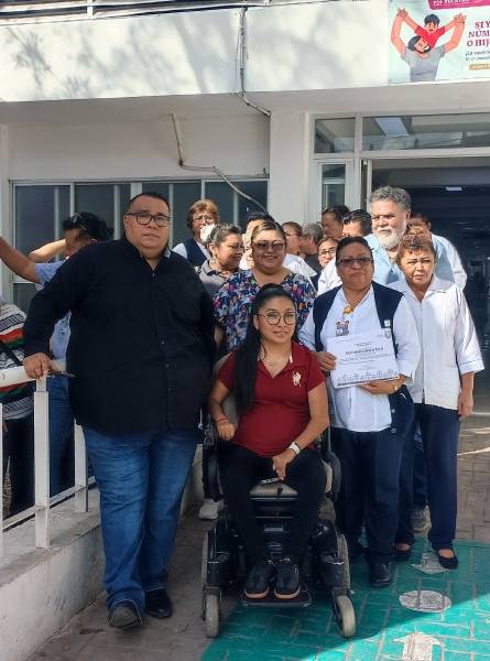 Ignoran exigencias de los trabajadores; piden destitución del titular del Centro de Salud