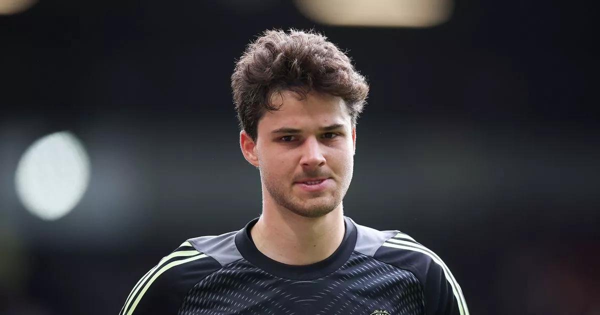 Manchester United stars 'pushed' for transfer as Senne Lammens put in awkward spot