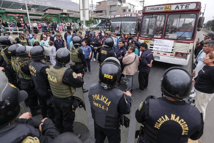 Transportistas de Lima realizan un nuevo paro ante las extorsiones del crimen organizado