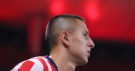 Roberto Alvarado vuelve a la convocatoria de Chivas tras un mes de ausencia