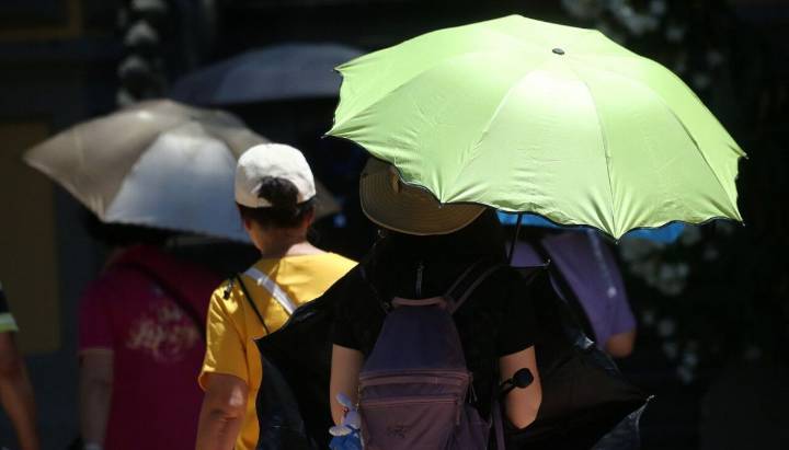 Se esperan hasta 35°: Meteorología actualiza advertencia por calor en la zona central