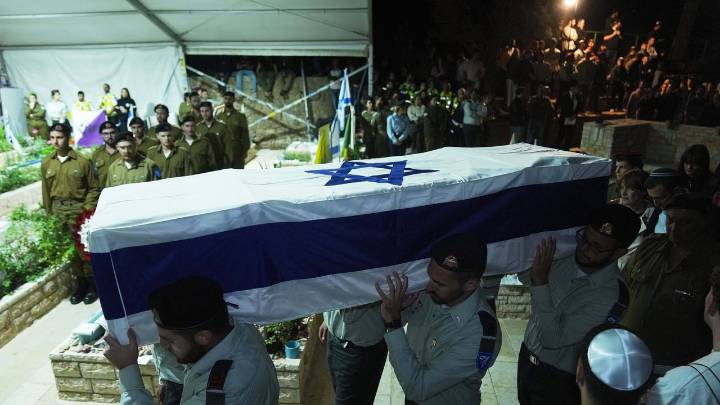 Just-released hostage attends funeral of fellow soldier, whose body was among few returned from Gaza