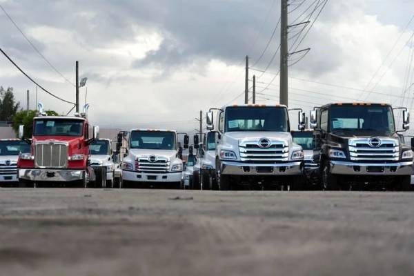 Ponen tarifas en riesgo exportaciones mexicanas de camiones