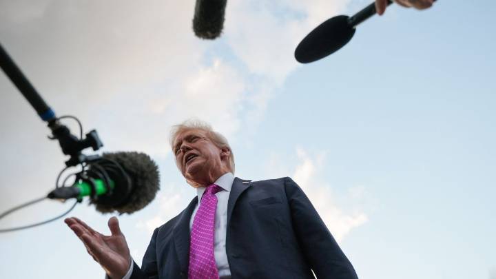 Trump reconoce que está buscando “mucho dinero” por daños del DOJ