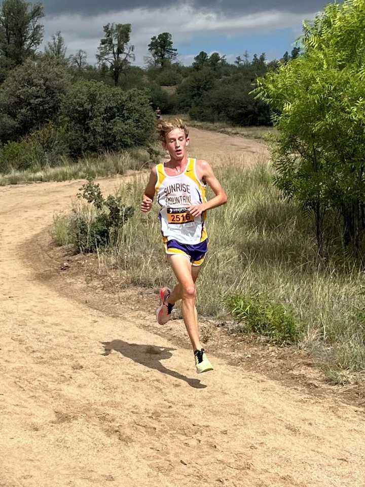 Top Peoria distance runner takes team concept to heart