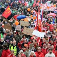 Tens of thousands march in Brussels against austerity plans