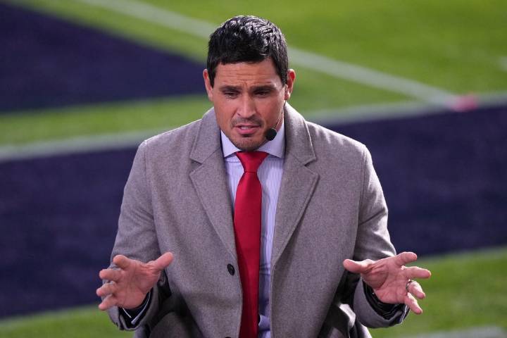 Deadspin | Ex QB, analyst Mark Sanchez hospitalized after reported stabbing
