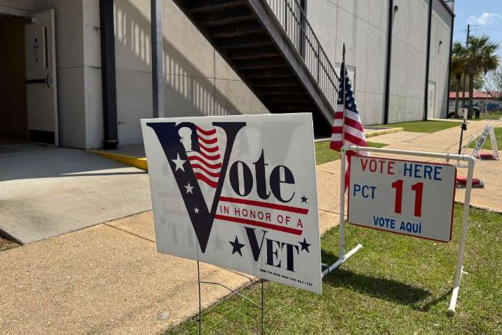 Senadores alertan porque Trump nombra a un negacionista de elecciones para revisar las de 2020