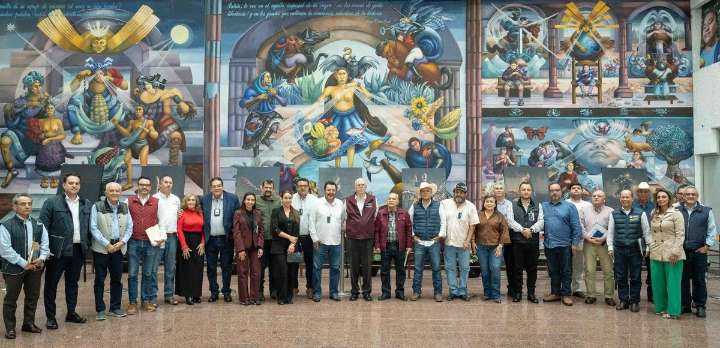 Se reúne Julio Berdegué con productores de maíz ante caída de precios