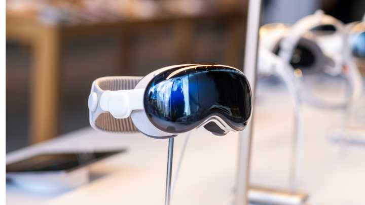 Apple Is Reportedly Pausing the Vision Pro 2 to Fast