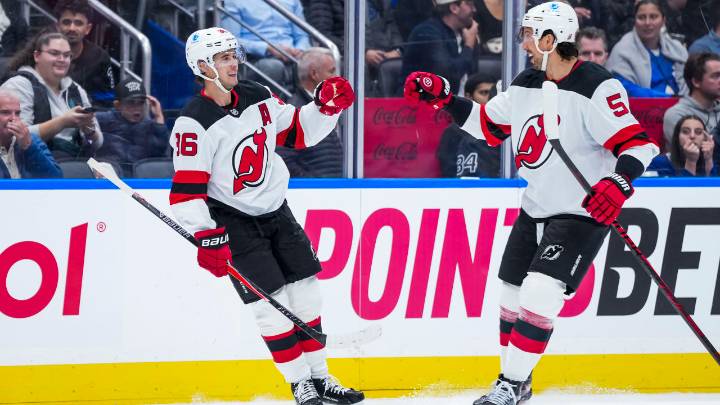 Jack Hughes scores hat trick, Devils top Maple Leafs for 5th straight win