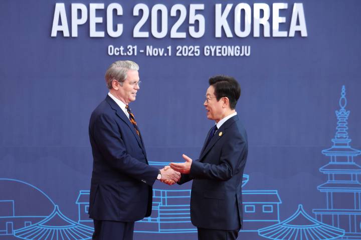 Los líderes de APEC se reúnen en una cumbre con Xi pero sin Trump en Corea del Sur