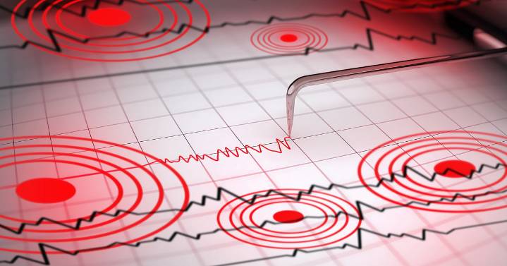 Strong 7.6 magnitude earthquake strikes off southern Philippines