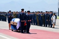 Reciben con honores en Santiago a piloto de la FACh fallecido en accidente aéreo en Campos de Hielo Sur