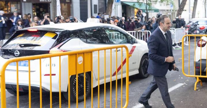 José Luis Ábalos se acoge a su derecho a no declarar en el Supremo por los “ingresos irregulares” detectados por la UCO