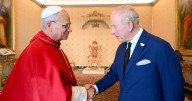 ¡Histórico! El rey Carlos III y Papa León XIV rezan juntos por primera vez en el Vaticano 500 años después del cisma anglicano
