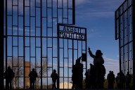 Una ministra italiana critica las visitas escolares a Auschwitz por hacer ver “que el antisemitismo es solo una cuestión fascista”