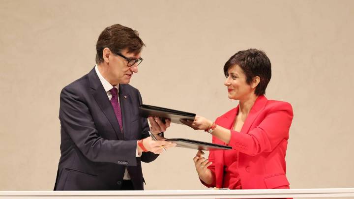 La Generalitat y el Gobierno firman la cesión de 13.000 viviendas y 300 suelos de Sepes y Sareb