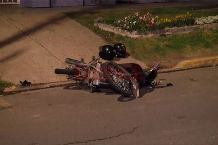 Dos personas resultaron heridas tras un accidente entre una moto y una camioneta en Paraná