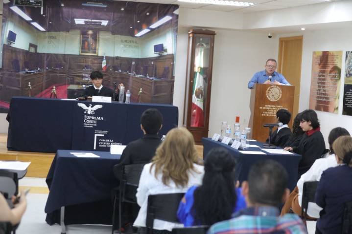 Participaron adolescentes juarenses en el programa Un día en la Corte