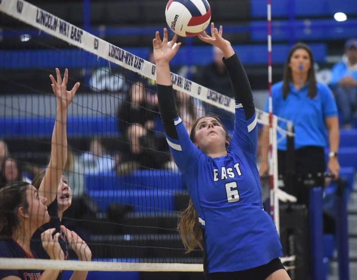 Volleyball: Maggie Simon, Lincoln-Way East beat Stagg