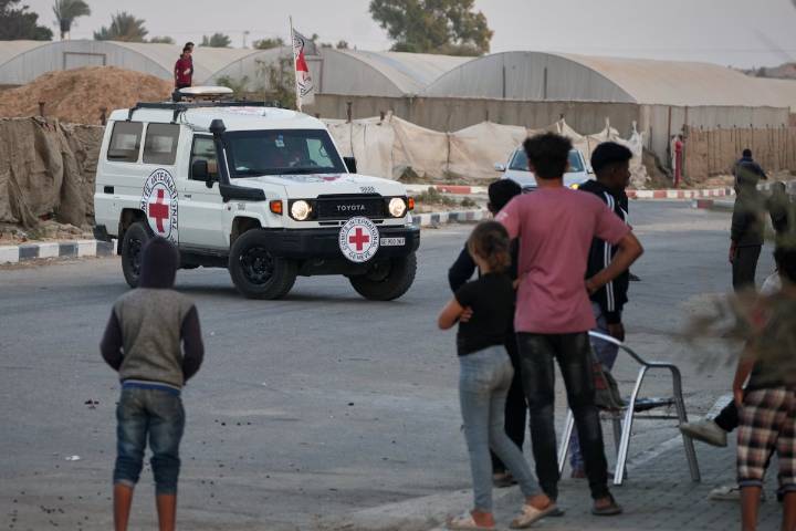 Hamas entrega a la Cruz Roja dos cadáveres más de rehenes israelíes