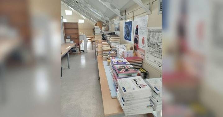 Expurgo de fondos en la Biblioteca de Carballiño