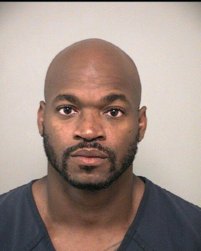 NFL: Adrian Peterson arrestado en suburbio de Houston por cargos de conducir ebrio y armas