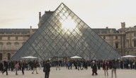 Con restricciones reabre al público el Museo Louvre, tras robo de joyas