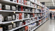 Supermercados liquidan pequeños electrodomésticos desde $13.500 y con hasta 60% de descuento