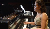 Eneida Rendón, una pianista ciega y sorda, vuelve a escuchar melodías