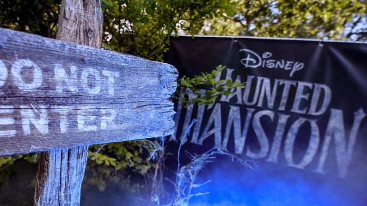 Haunted Mansion Death: Disneyland Guest Dies After Riding Holiday-Themed Attraction | disneyland, Haunted Mansion, RIP 