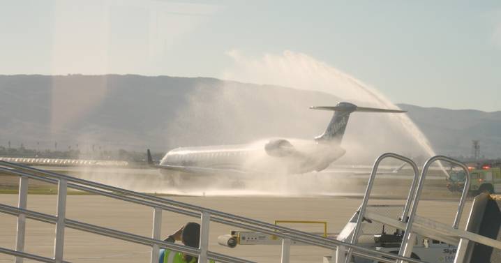 New American Airlines flight takes off from Santa Maria Airport