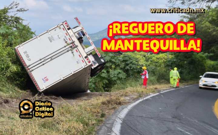 Tráiler volcó en la carretera federal 15 cerca del pueblo La Herradura
