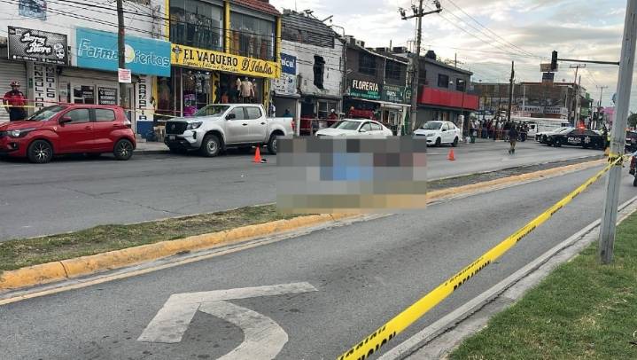 Motociclista muere tras fatal accidente en avenida Aztlán en Monterrey